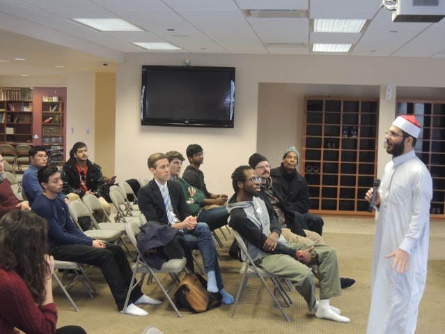 The+Imam+of+the+Bridgeview+Mosque+Foundation%2C+Sheikh+Ahmed+Arufat%2C+answered+questions+from+curious+NEIU+students.+