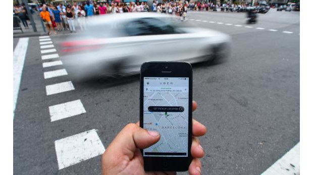Uber+user+tracking+his+car+on+the+Uber+mobile+app.