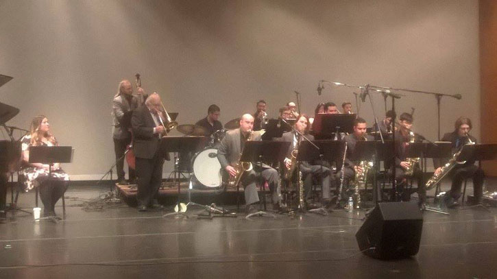 The Varsity Big Band performs classic Jazz music.
