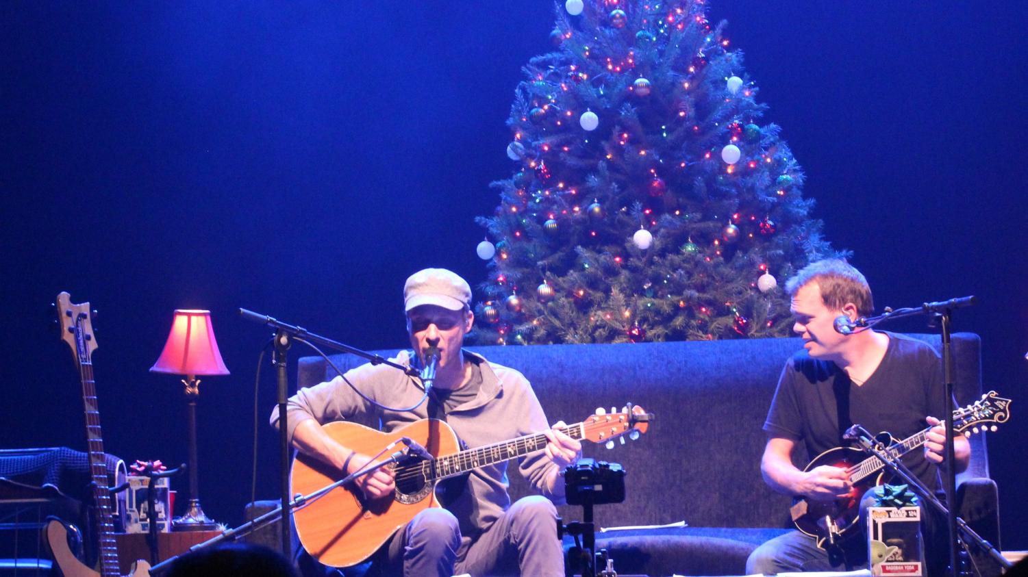 This year's show featured some of the other members of Umphrey's McGee and special guests Jennifer Hartswick and local musicians Kevin Kostelecky and Mike Racky. Joel Cummins of Umphrey's McGee opened the show up with a solo performance.